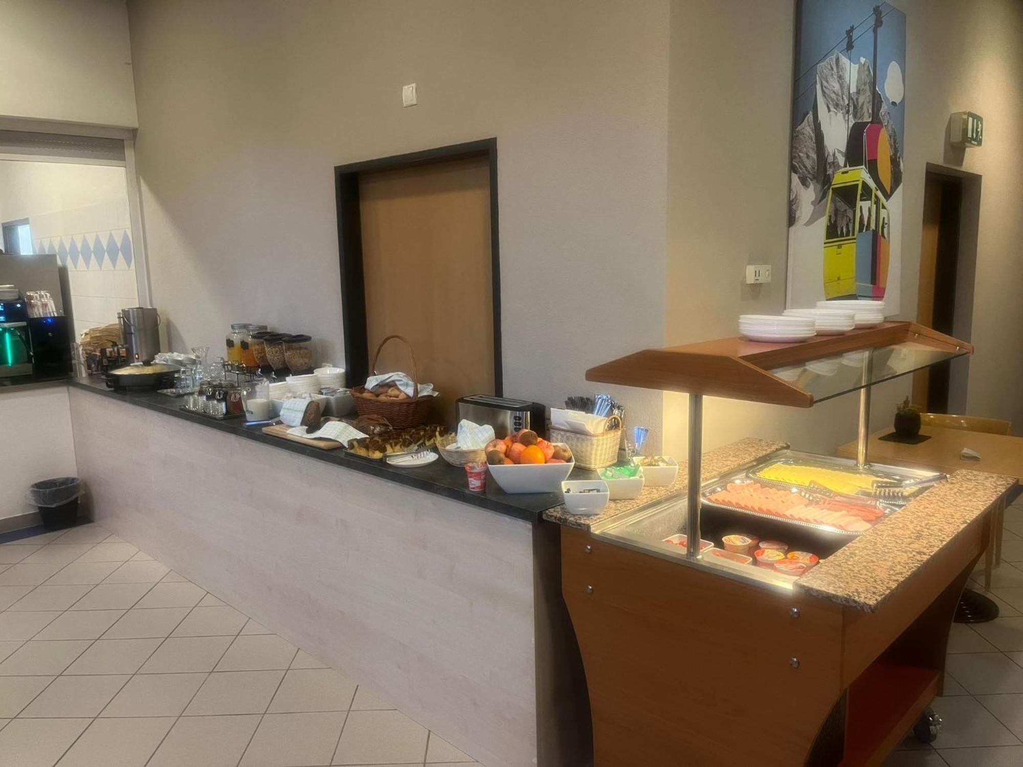 زيل أم سي Twenty Seven City Hotel المظهر الخارجي الصورة
