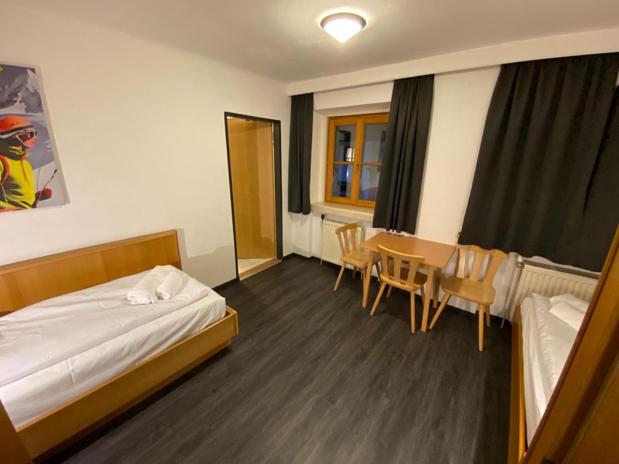 زيل أم سي Twenty Seven City Hotel المظهر الخارجي الصورة